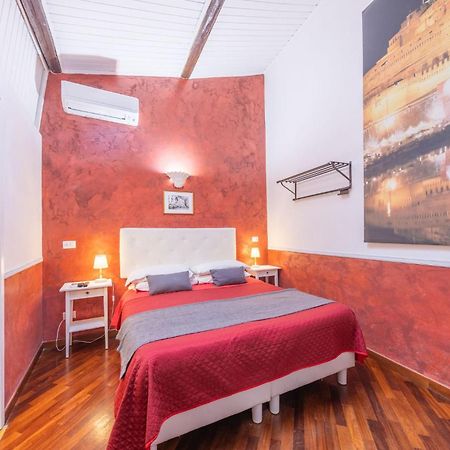 Room In Bb - Skylight Double Room In History House Рим Екстер'єр фото
