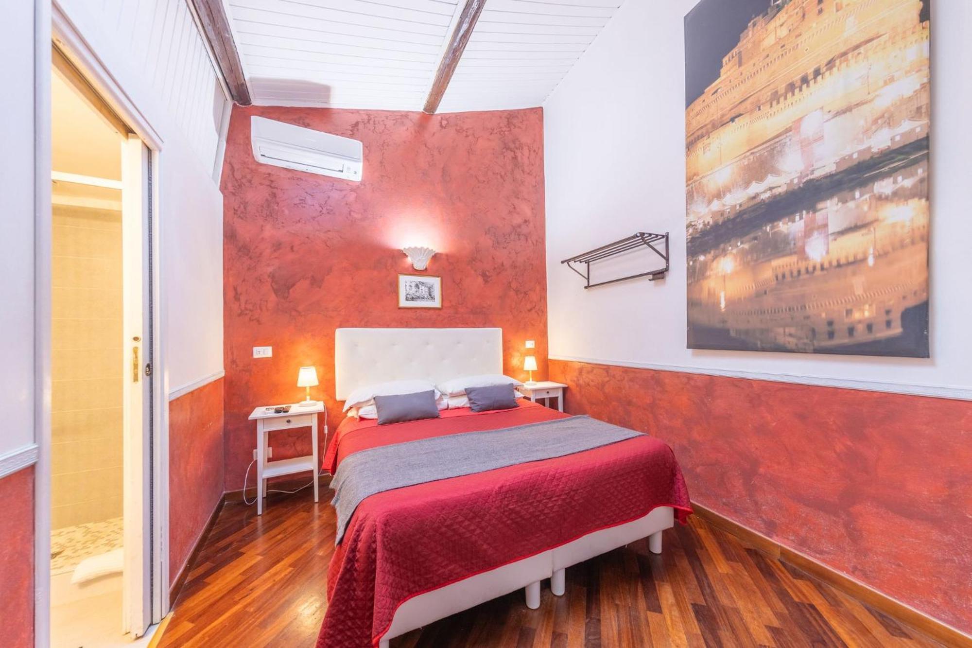 Room In Bb - Skylight Double Room In History House Рим Екстер'єр фото